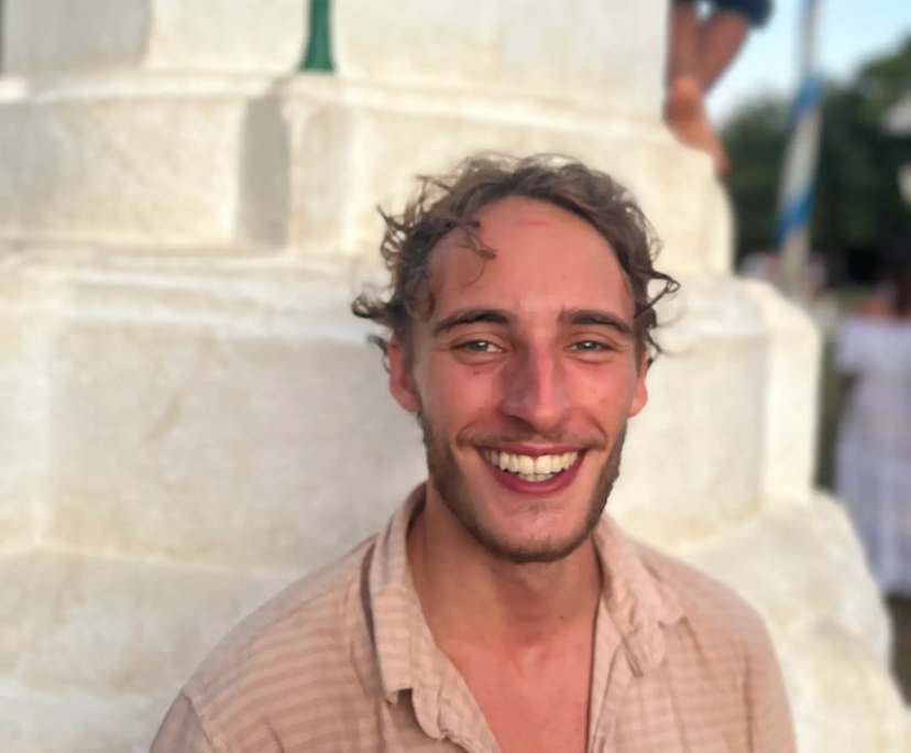 Ian (26), $350, LGBTQIA+, Non-smoker, Have pets, and No children