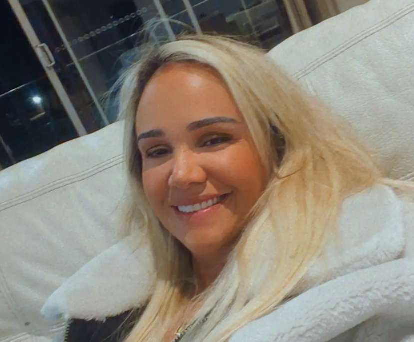 Angela (40), $400, Non-smoker, No pets, and No children