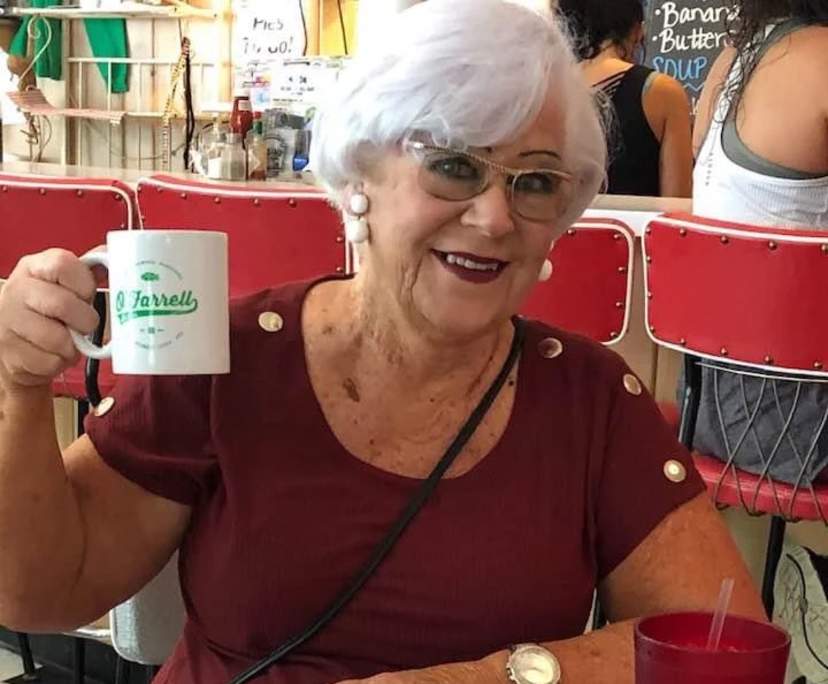 Linda (70), $320, Non-smoker, Have pets, and No children