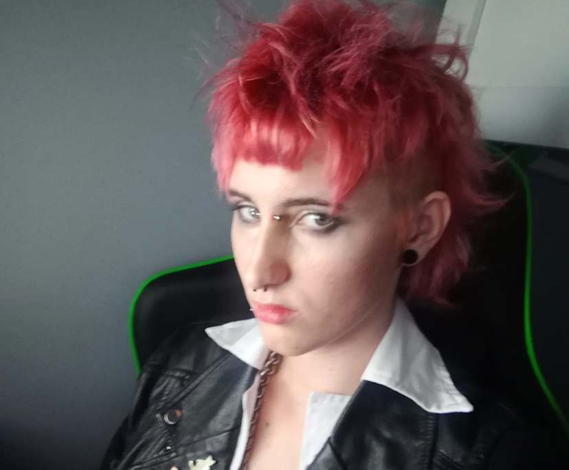 Alex (19) and Ashley (22), $400, LGBTQIA+, Non-smoker, No pets, and No children