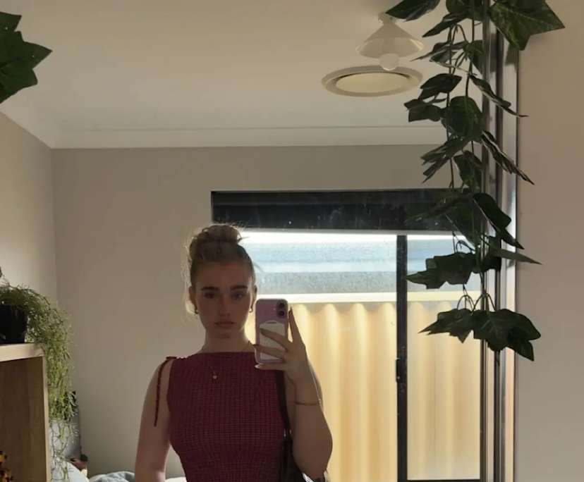 Milly (18), $400, No pets, Non-smoker, and No children