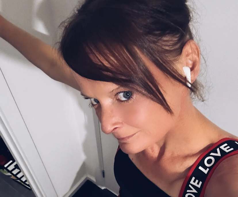 Renae (44), $550, Non-smoker, No pets, and No children