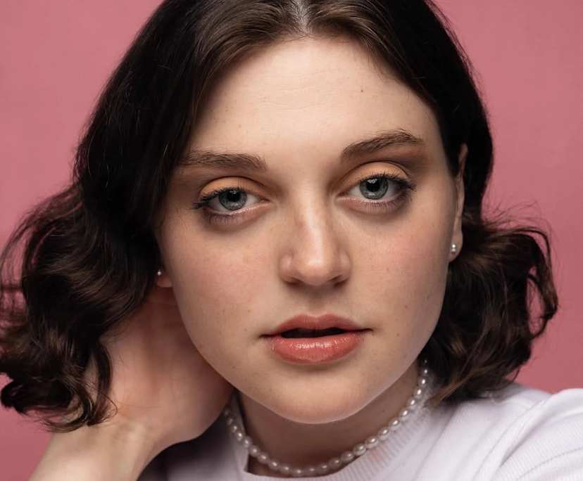 Ava-Rose (25), $800, Non-smoker, Have pets, and No children