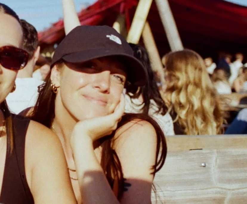 Beth (28), $370, Non-smoker, No pets, and No children
