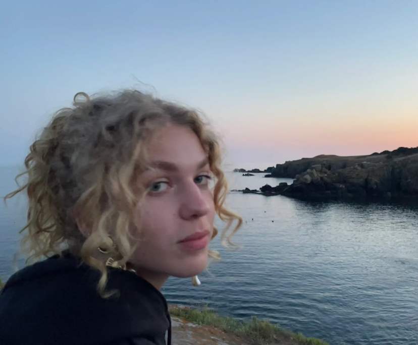 Abigail (22), $375, LGBTQIA+, Smoker, No pets, and No children