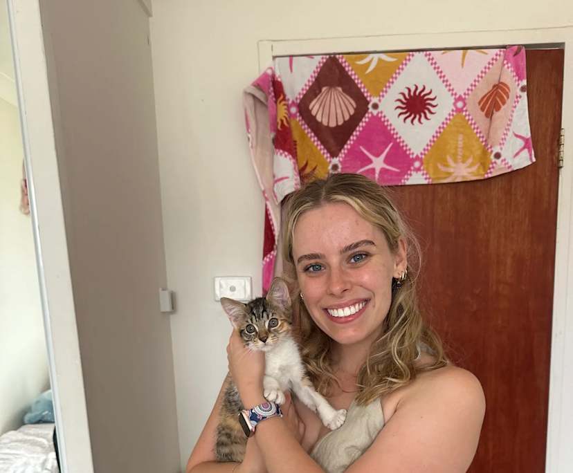 Olivia (24), $300, Non-smoker, Have pets, and No children