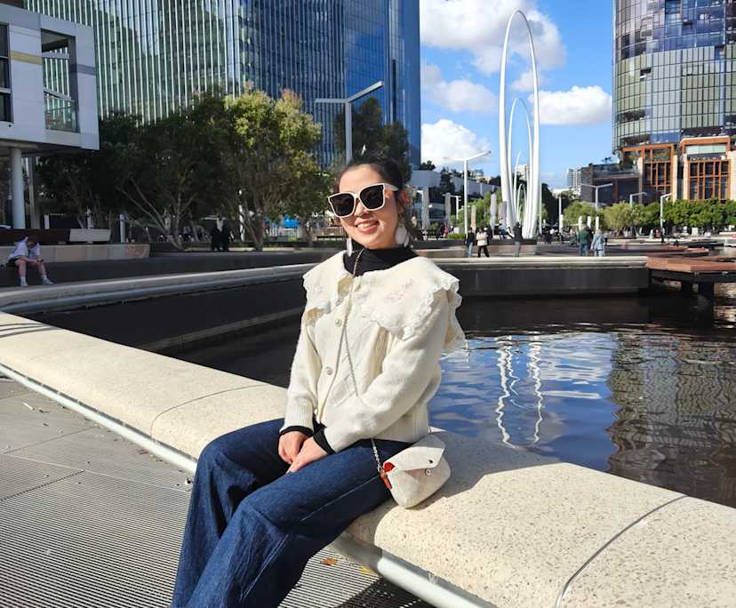 Yani (35), $200, Non-smoker, No pets, and No children