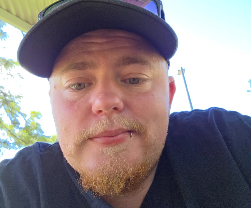 Felix (34), $300, No pets, LGBTQIA+, Non-smoker, and No children