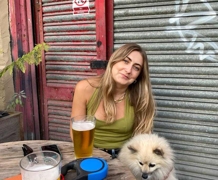 Hollie (31), $360, Non-smoker, No pets, and No children