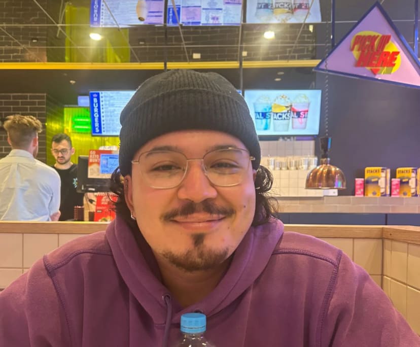 Ismail (25), $250, Non-smoker, Have pets, and No children