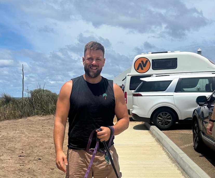 Graeme (38), $600, Non-smoker, Have pets, and No children