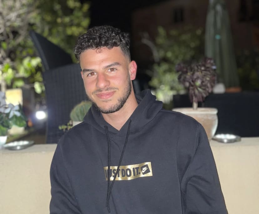 Florian (23), $300, Non-smoker, No pets, and No children