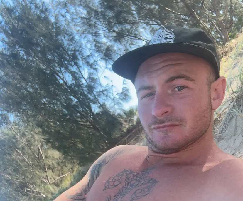 Quinn (26), $400, Have pets, Smoker, and No children