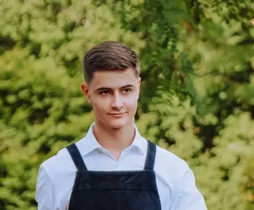 Mathieu (20), $500, Non-smoker, No pets, and No children