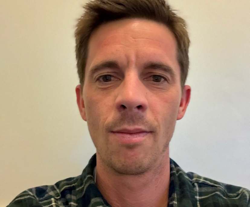 Alex (36), $600, Non-smoker, Have pets, and Have children