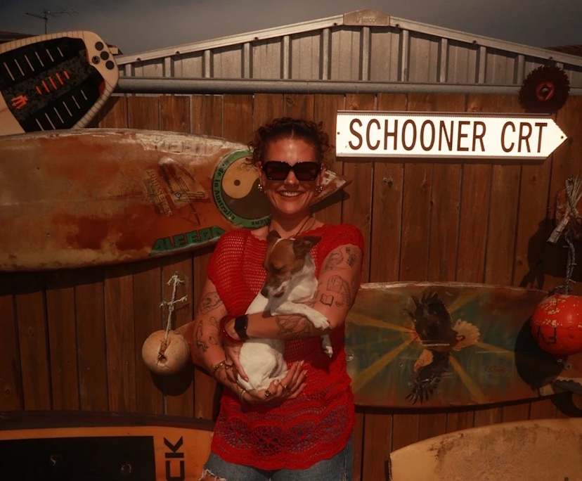 Elly (25), $300, Have pets, Non-smoker, No children, and LGBTQIA+