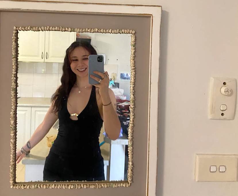 Emma (24), $350, No pets, Non-smoker, and No children