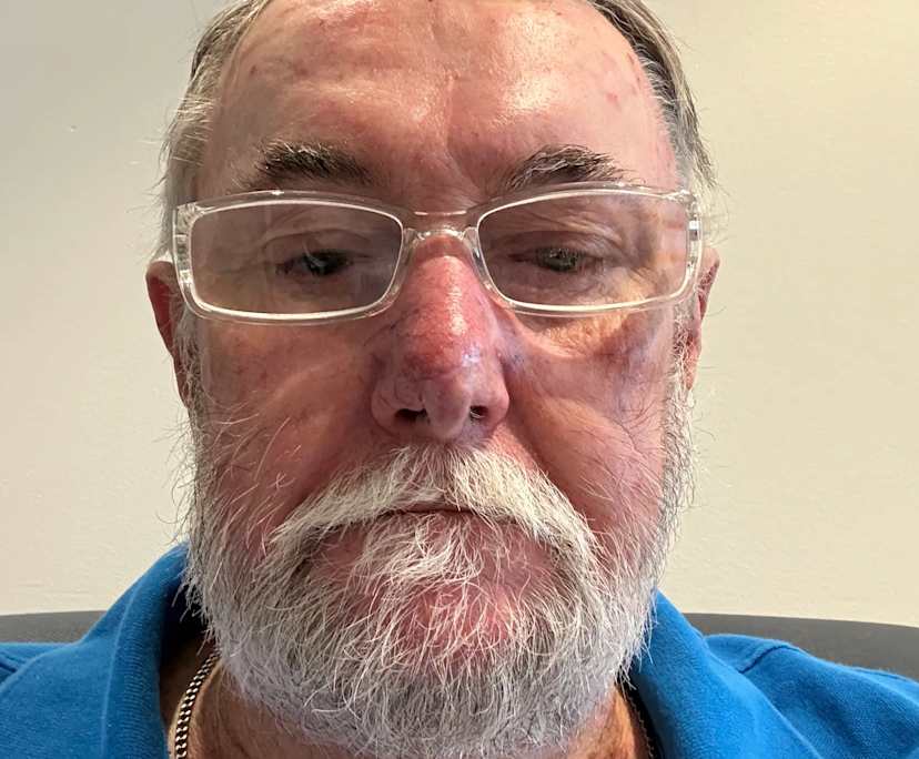 Stephen (69), $300, Non-smoker, Have pets, and No children