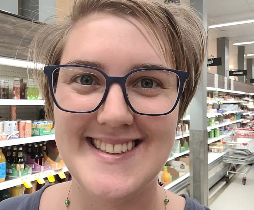 Lydia (30), $260, Non-smoker, No pets, and No children
