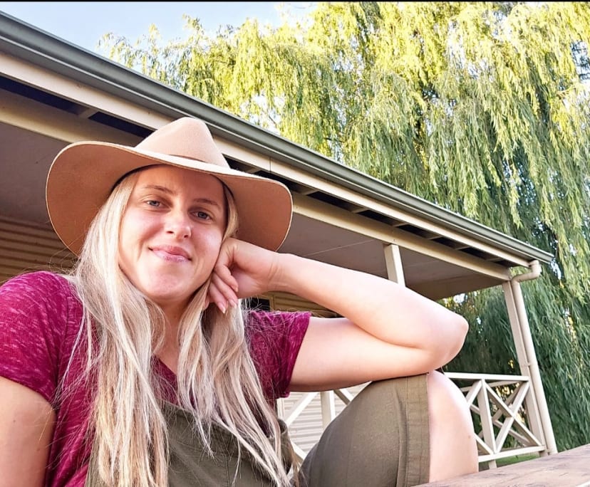 Mandy (39), $300, Non-smoker, No pets, and No children