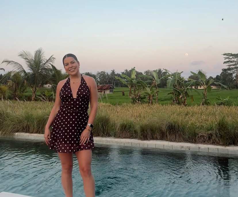 Megan (34), $350, Non-smoker, Have pets, and No children