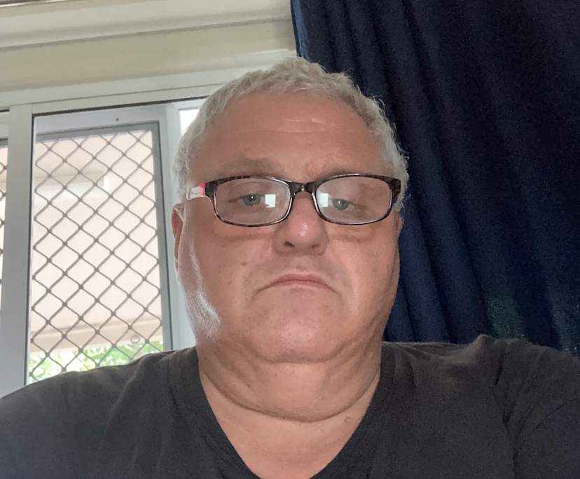 Mark Ogden (51), $250, Have pets, Smoker, and No children