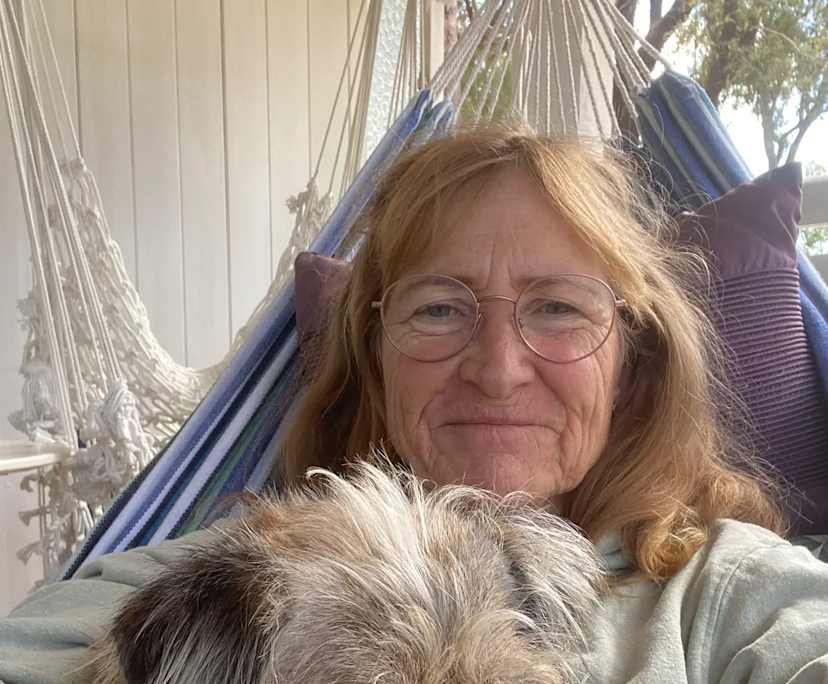 Gabrielle (59), $400, Non-smoker, Have pets, and No children