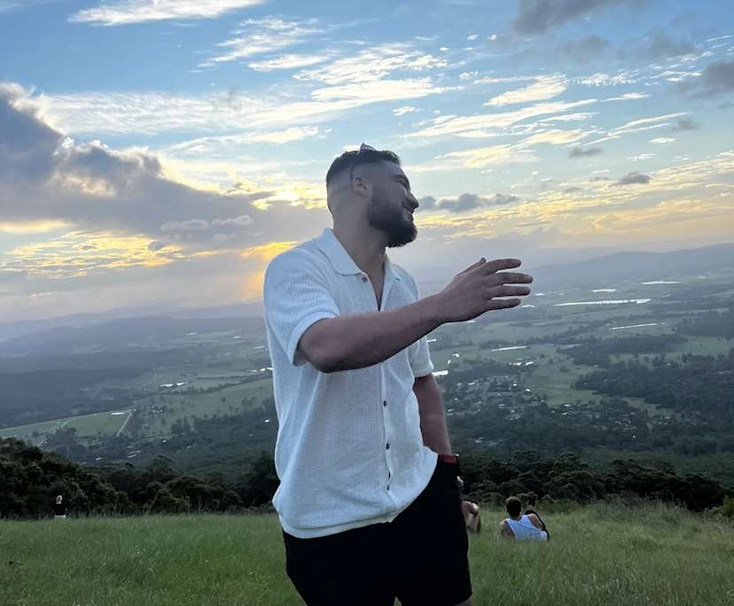 Felipe (31), $450, Non-smoker, Have pets, and No children
