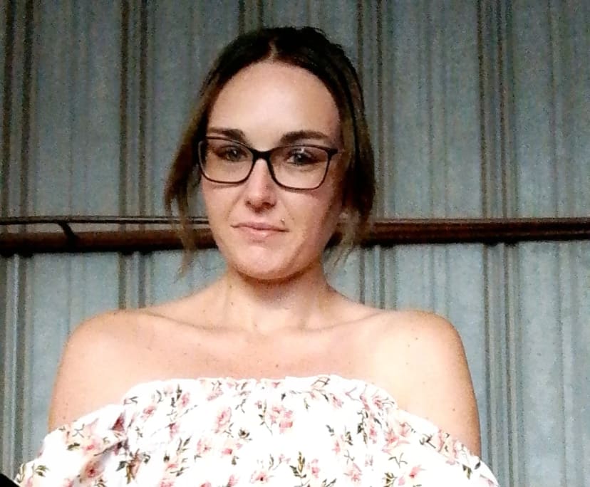 Cassandra (33), $270, Smoker, No pets, and No children