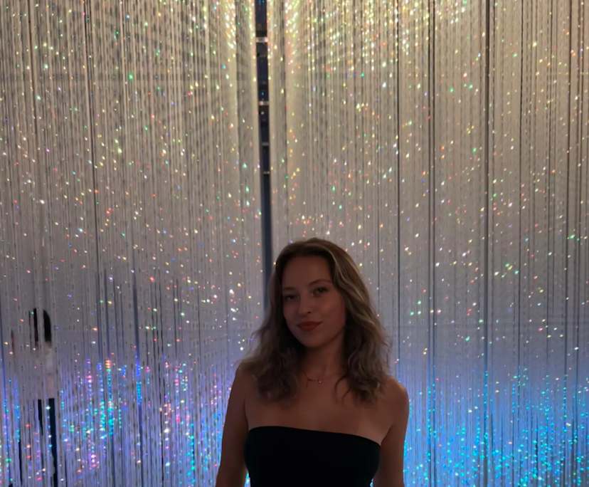 Mimi (22), $350, Non-smoker, No pets, and No children