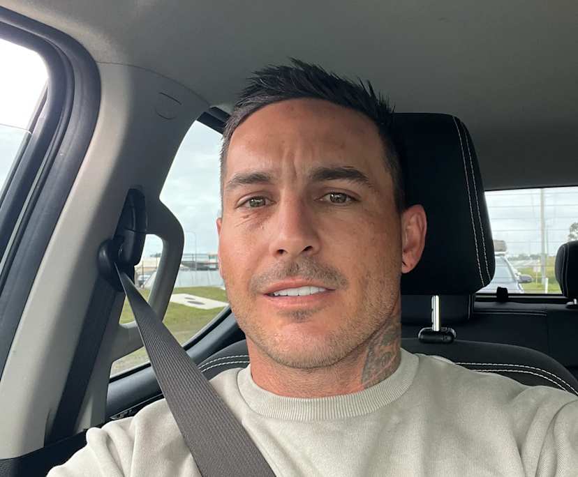 Richard (34), $500, Have children, Smoker, and No pets