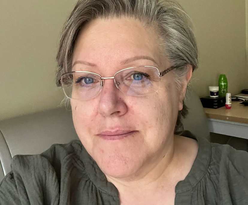 christine (55), $400, No pets, Non-smoker, and No children