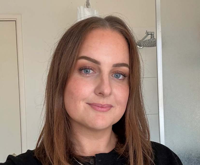 Paige (29), $350, Non-smoker, Have pets, and No children