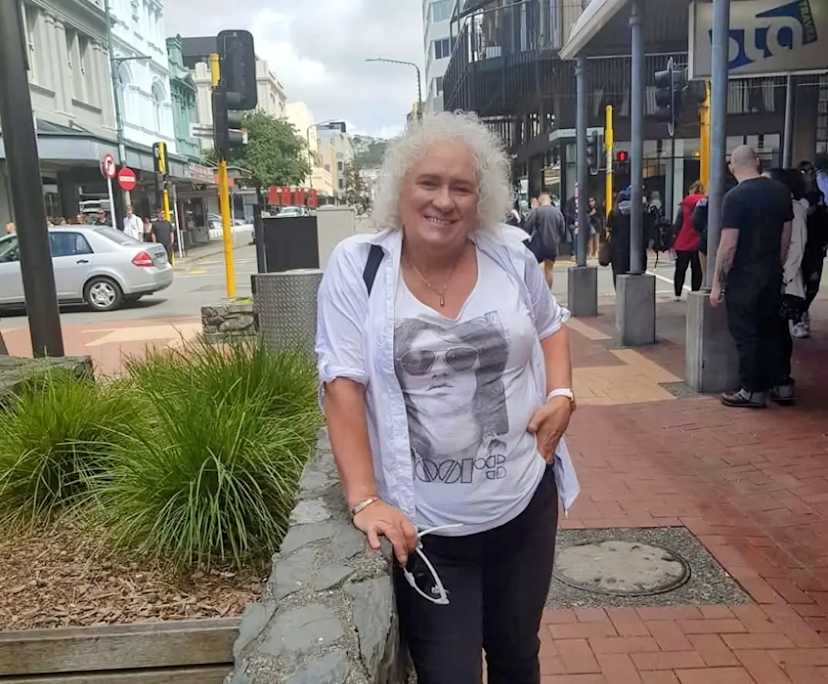 Suzi (62), $300, Have pets, LGBTQIA+, Non-smoker, and No children
