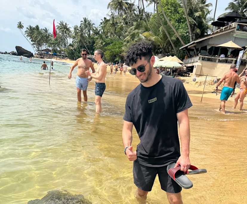 Tom (26), $400, No pets, Non-smoker, and No children