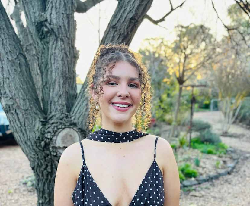 Maddie (19), $350, Have pets, Non-smoker, and No children