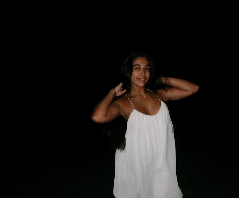 Sophia (20), $400, Non-smoker, No pets, and No children