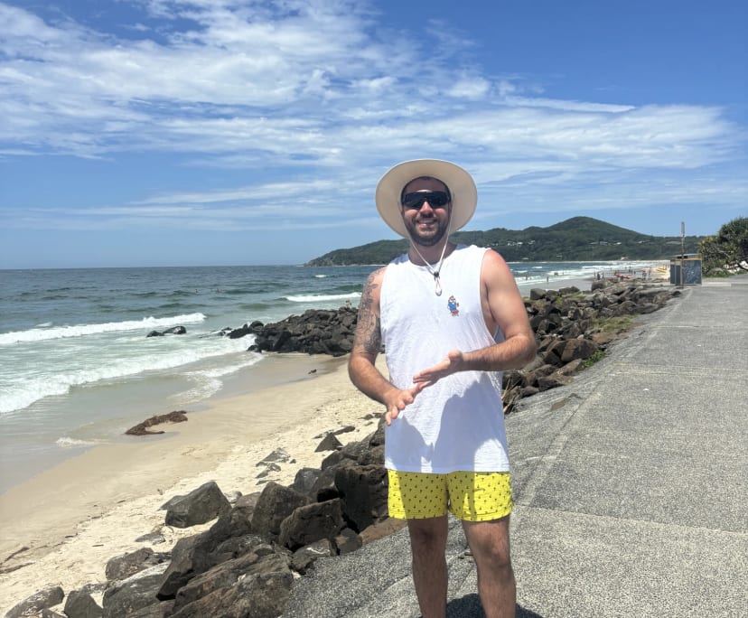 Roberto (24), $350, Non-smoker, No pets, and No children