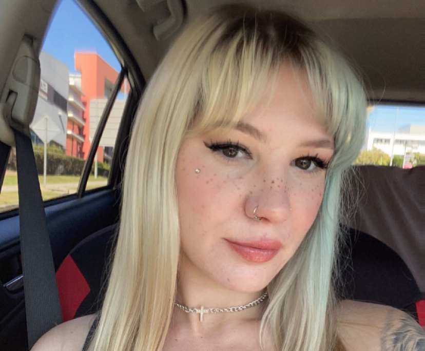 Hayley (27), $200, Non-smoker, No pets, and No children