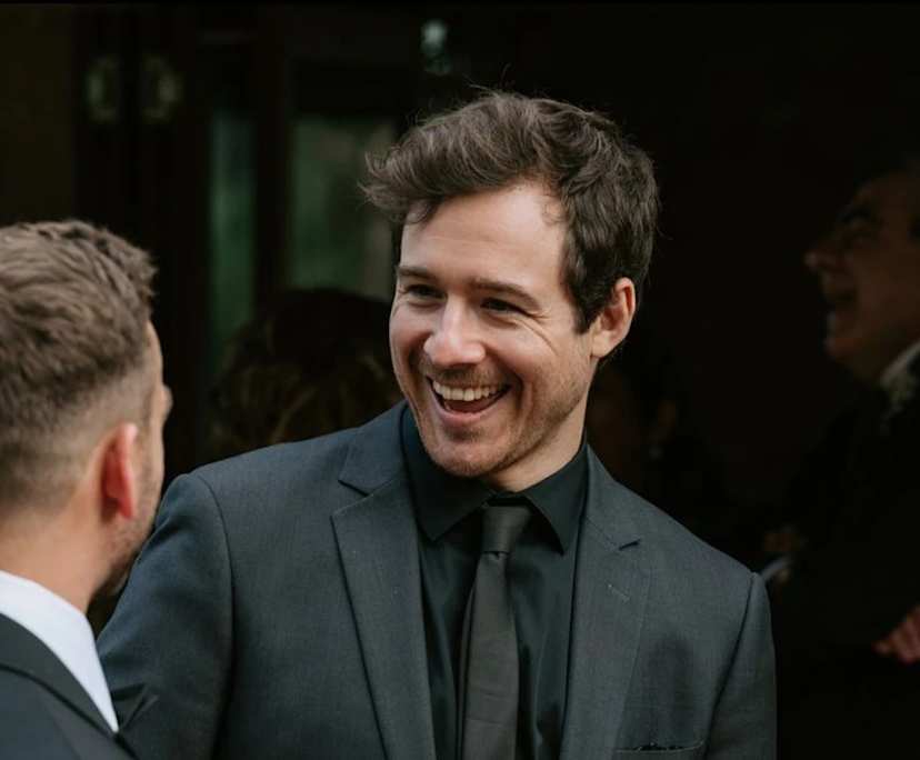 Sam (33), $250, Non-smoker, Have pets, and No children