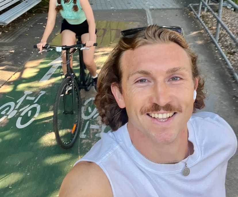 Sunni (28) and Elliott (32), $450, Non-smoker, No pets, and No children