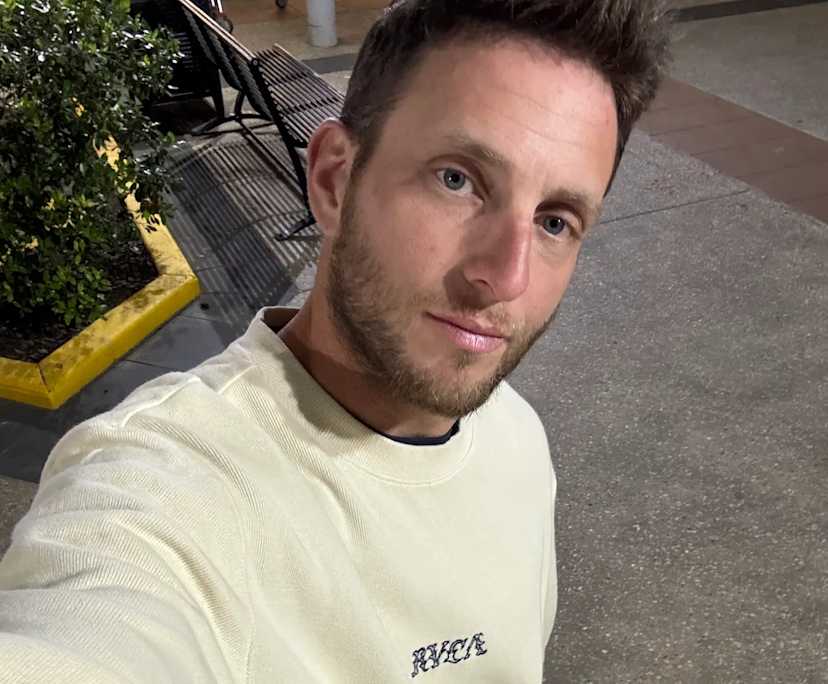 Ulises (32), $299, No pets, Non-smoker, and No children