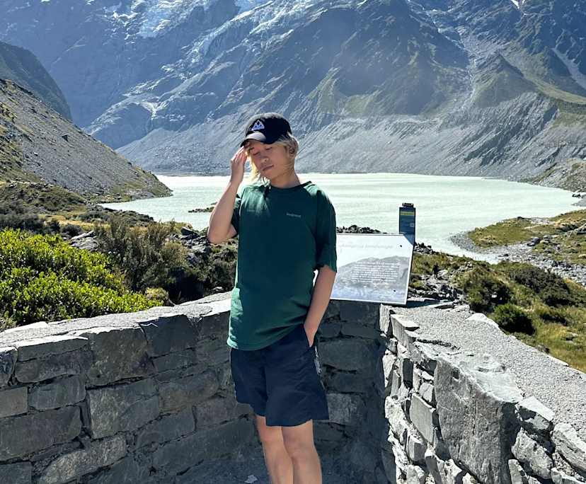 Yel (29), $300, LGBTQIA+, Non-smoker, No pets, and No children