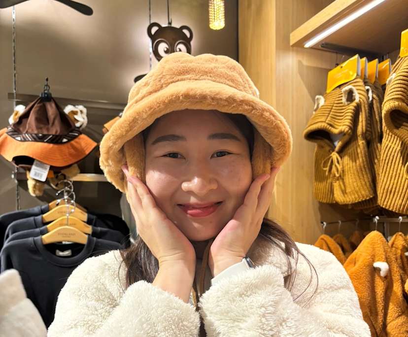 Hyeonseo (29), $300, Non-smoker, No pets, and No children