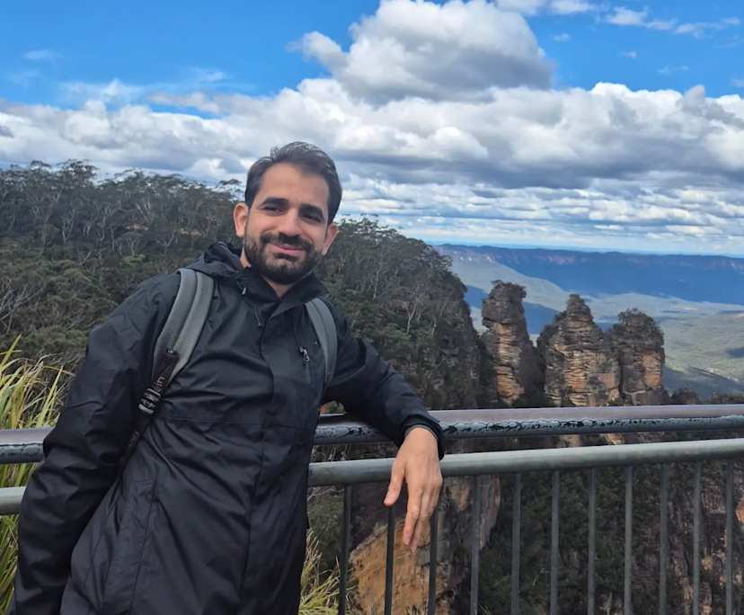 Loai (39), $300, Non-smoker, Have pets, and No children