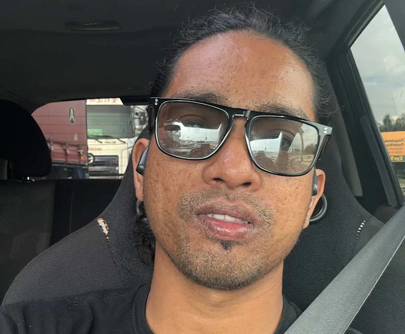 FJ (26), $200, LGBTQIA+, Non-smoker, Have pets, and No children