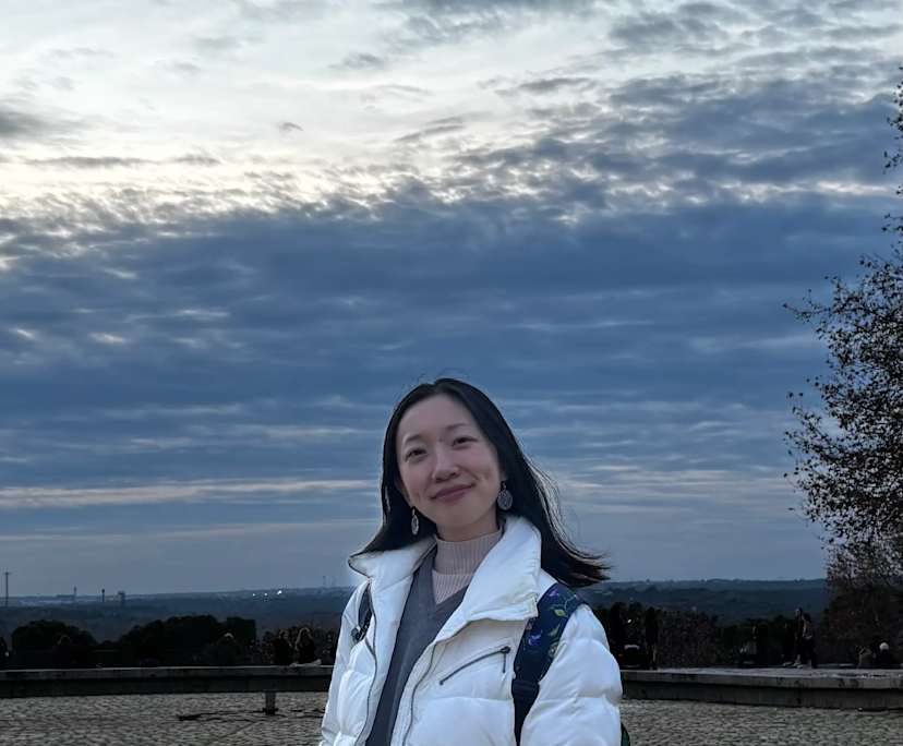 Clover (35), $350, Non-smoker, Have pets, and Have children