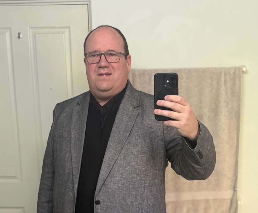 Cameron (58), $600, No children, Non-smoker, and No pets
