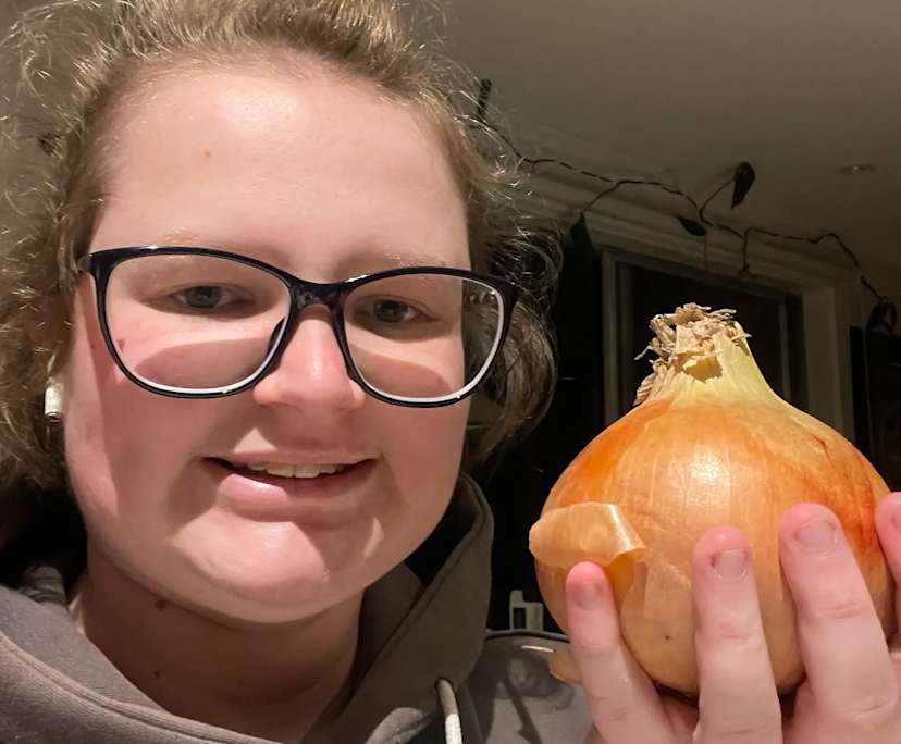 Molly (26), $250, Have pets, Non-smoker, No children, and LGBTQIA+