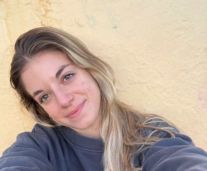 Gabriella (26), $430, Non-smoker, No pets, and No children